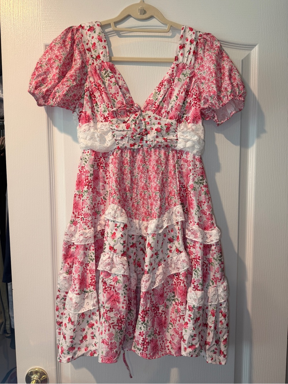 Patterned mini dress with lace ruffles